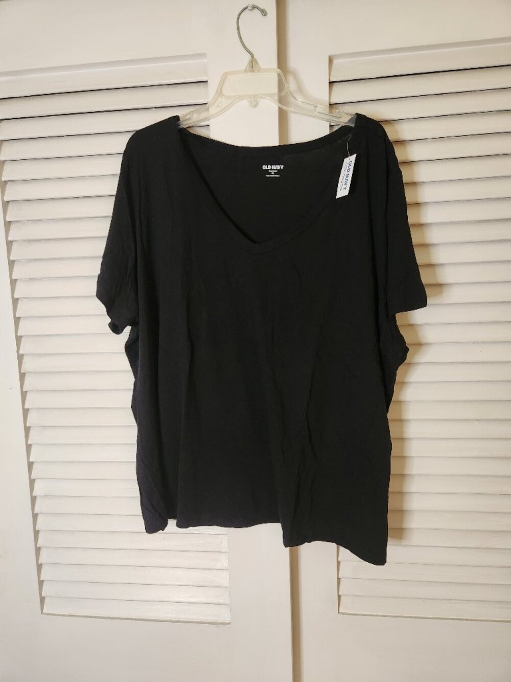 NWT Black 3X V Neck Womens Tee